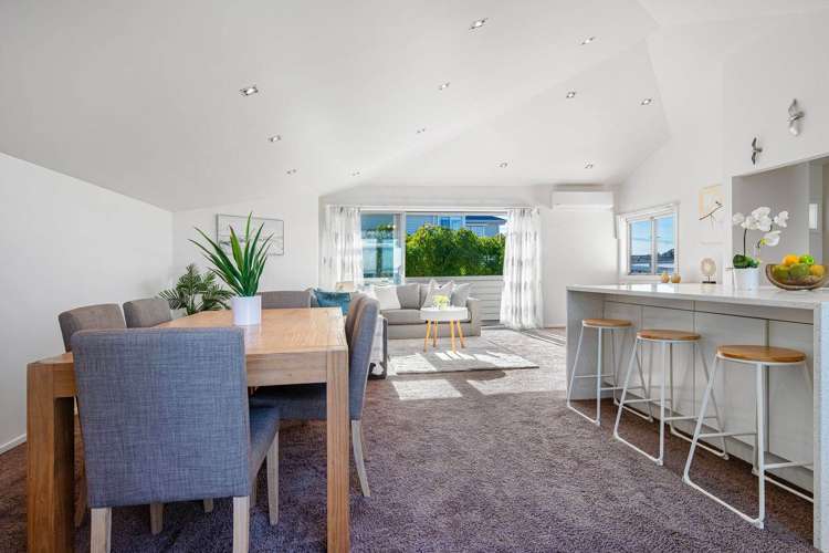 2/19 Toroa Street Torbay_7