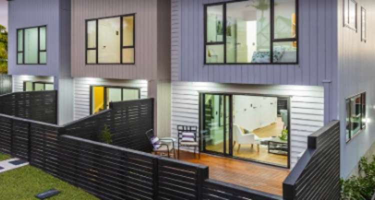 2/1 Photinia Place_0