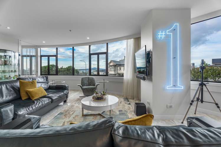 1/10 Shelly Beach Road_1