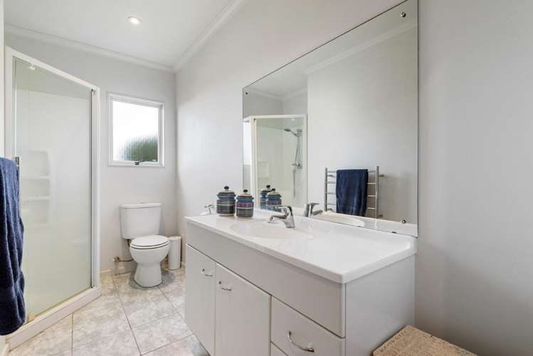 495 & 495A East Coast Road Murrays Bay_24