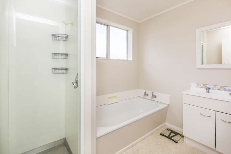 1/9 Denver Grove Totara Park_14