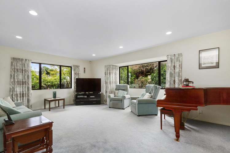 1 Colin Grove Hutt Central_3