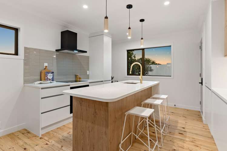 583 East Coast Road Browns Bay_11