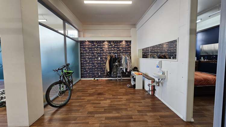 114 King Street North Hastings_5