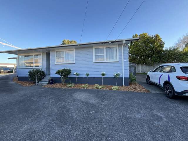 Renovated & Fully Fenced House in Quiet area