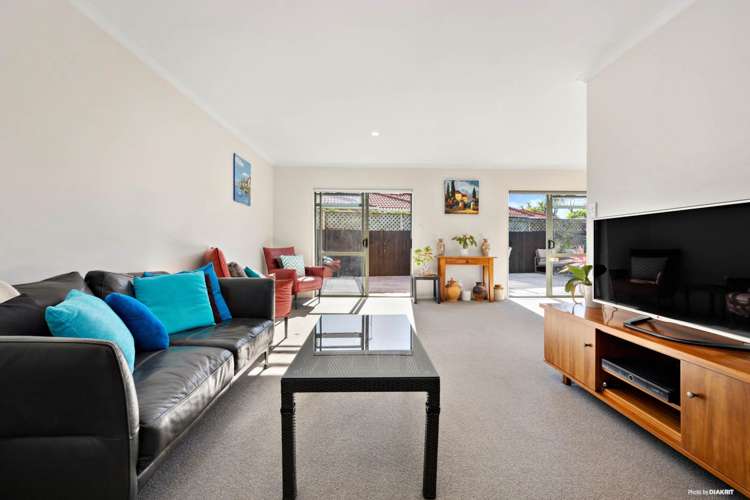 2 Dan Tori Place Orewa_10