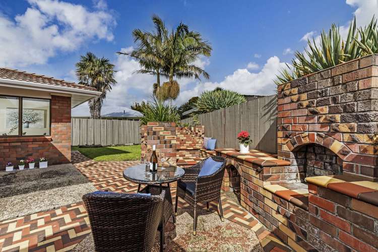 2/5 Annette Avenue Te Atatu South_6