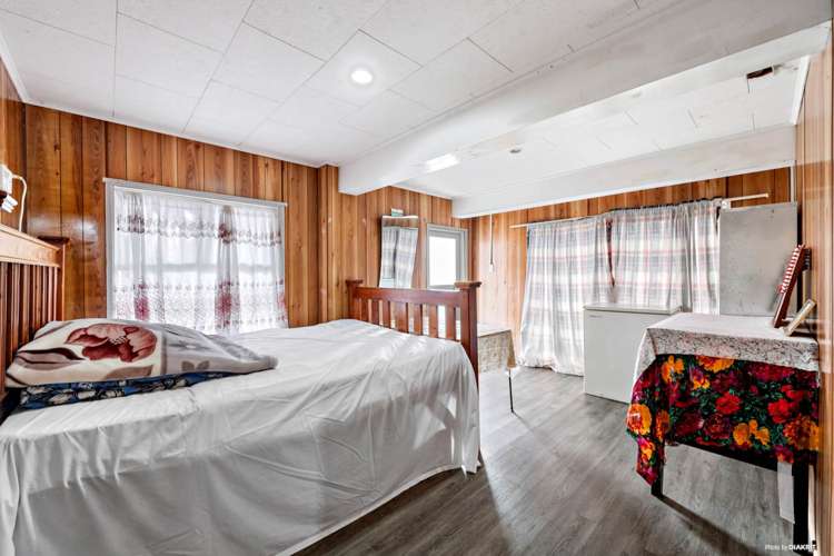 8 Tindall Crescent Otara_5