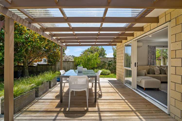 4 Mary Forgham Drive Greenhithe_25