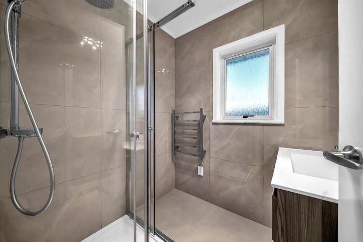 24 Laxon Avenue Otara_16