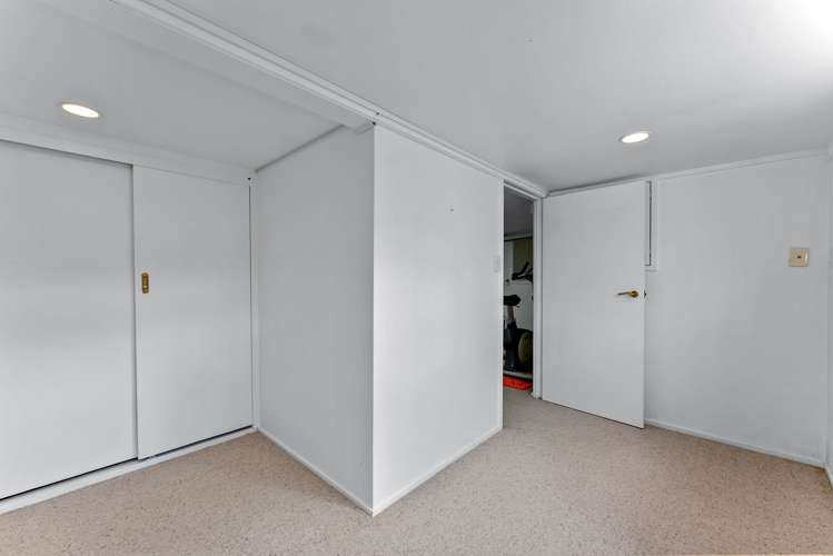 27 Colmar Road Mellons Bay_17