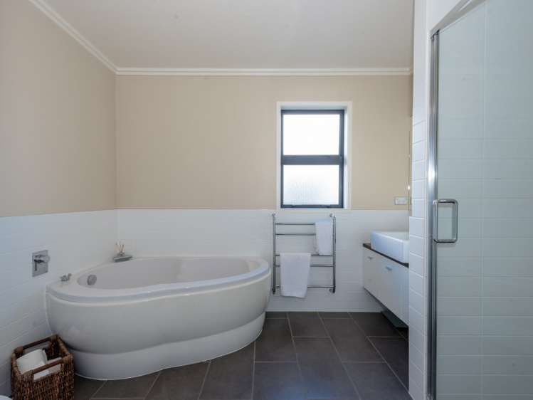 1 Somerton Drive Huntington_25