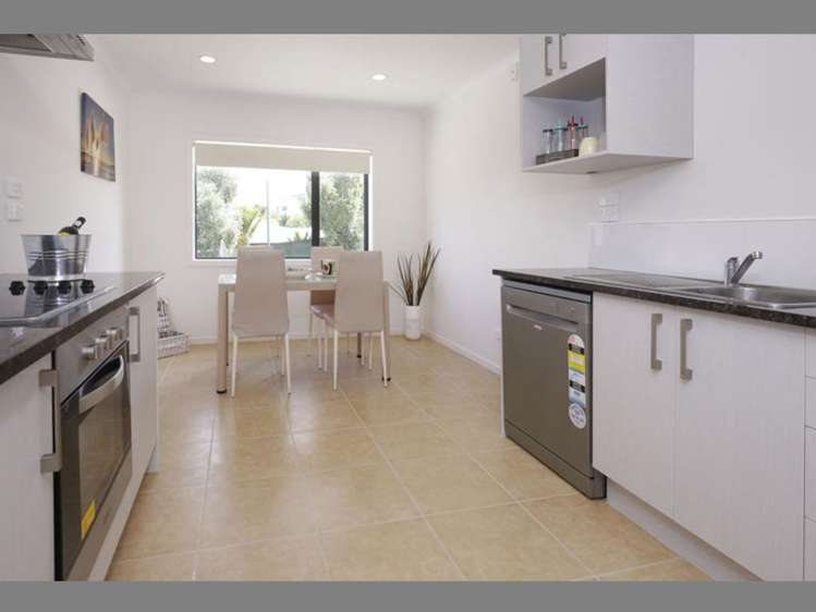 10/2 Swan Hill Drive Glen Eden_3