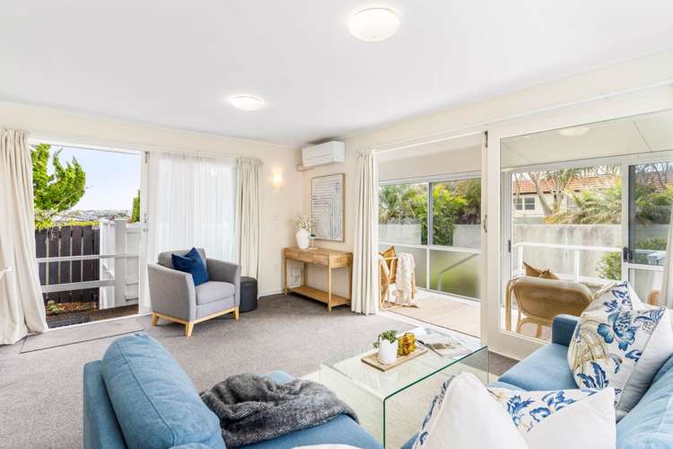 4/240 Hurstmere Road Takapuna_7