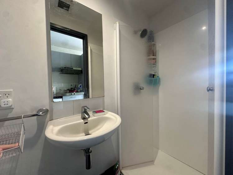 705/133 Beach Road Auckland Central_9