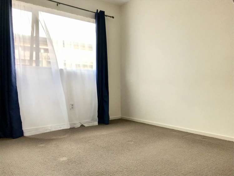 8a Tiari Place Mangere East_13