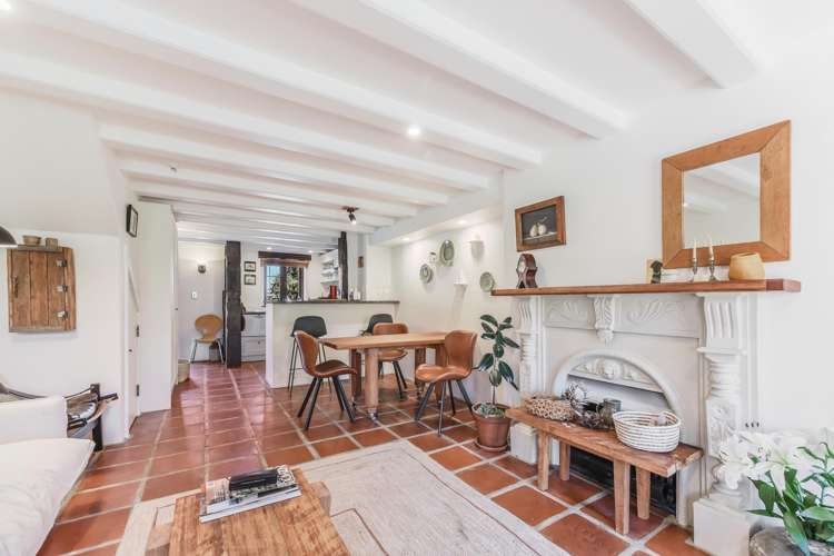 3/6 Quiet Woman Way Monaco_2