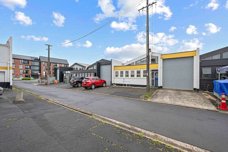 Unit 3/42 Henderson Valley Road Henderson_2