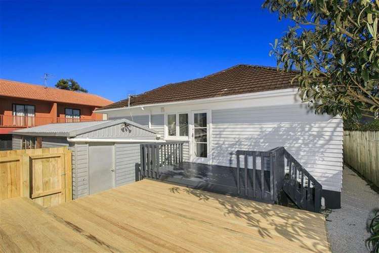 24 Reid road New Lynn_11