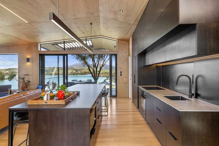 21 Point Street Raglan_11