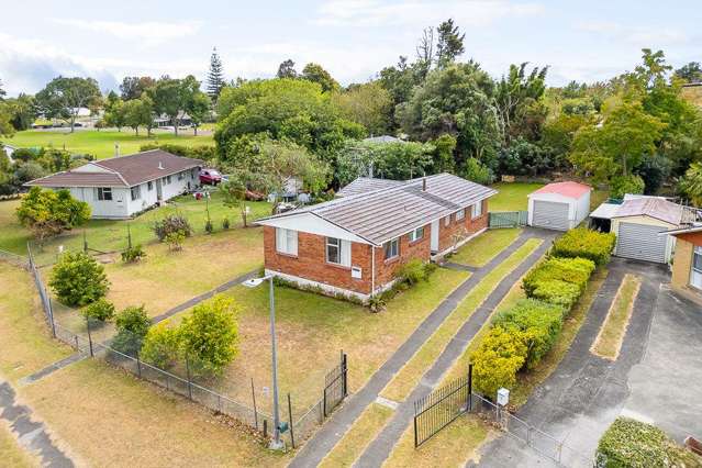 Room to Grow on 918sqm with Fruit-Filled Gardens!