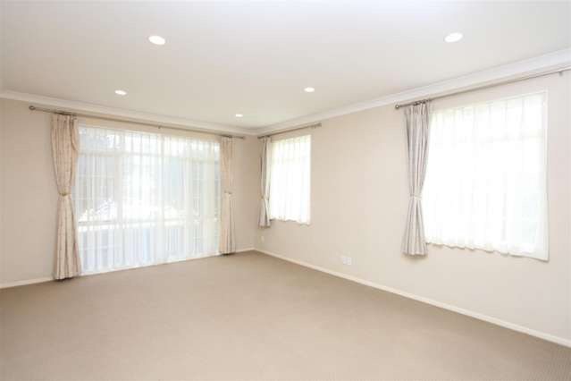 4 Woolaston Place Flat Bush_4