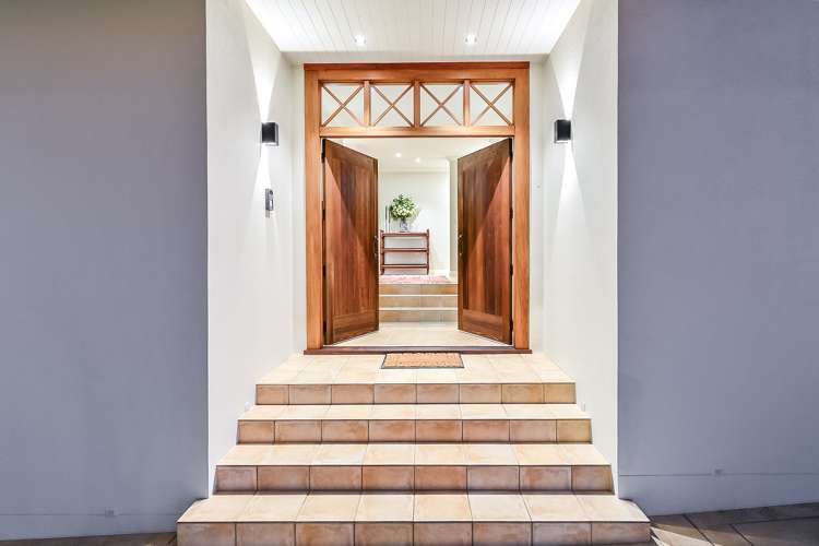 145 Lake Crescent Hamilton Lake_9