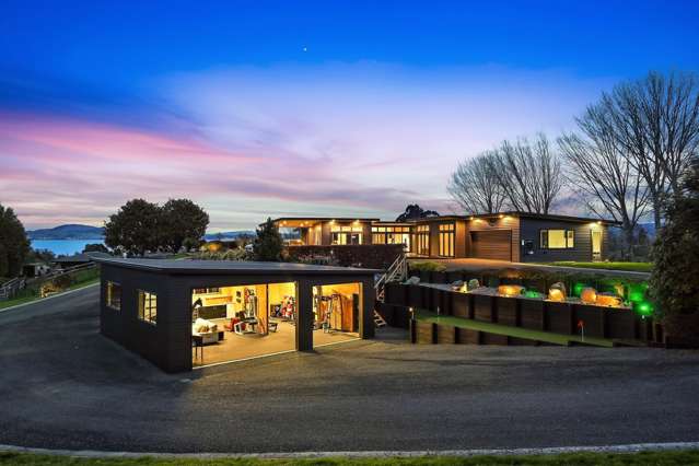 Luxury, Space & Spectacular Lake Views