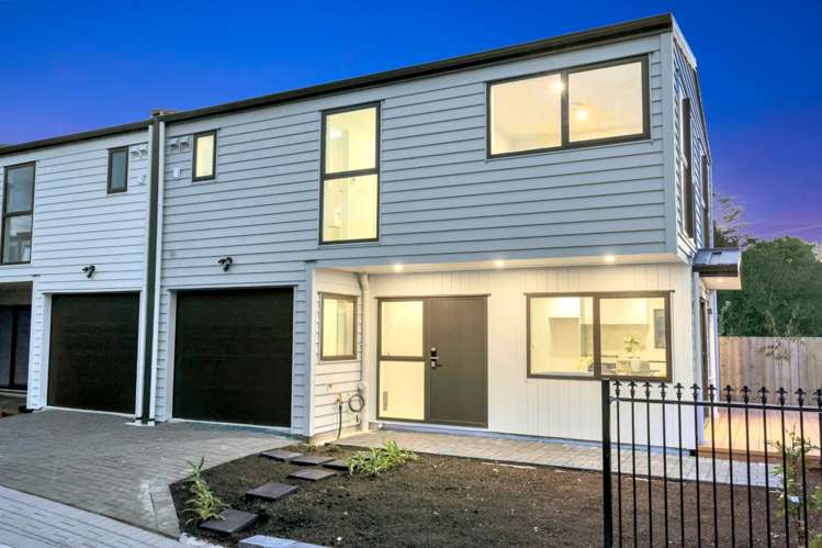 8/16 Clark Road Pahurehure_1