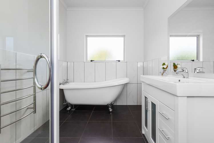 66 Kent Terrace Taradale_17