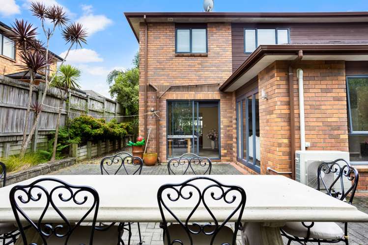 29 Dressage Lane Greenhithe_16