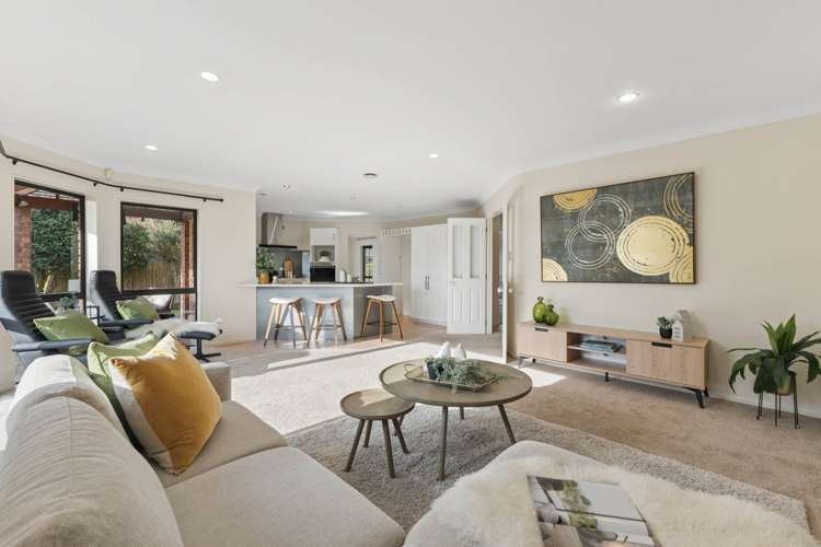 22 Castlehill Court Wattle Downs_11