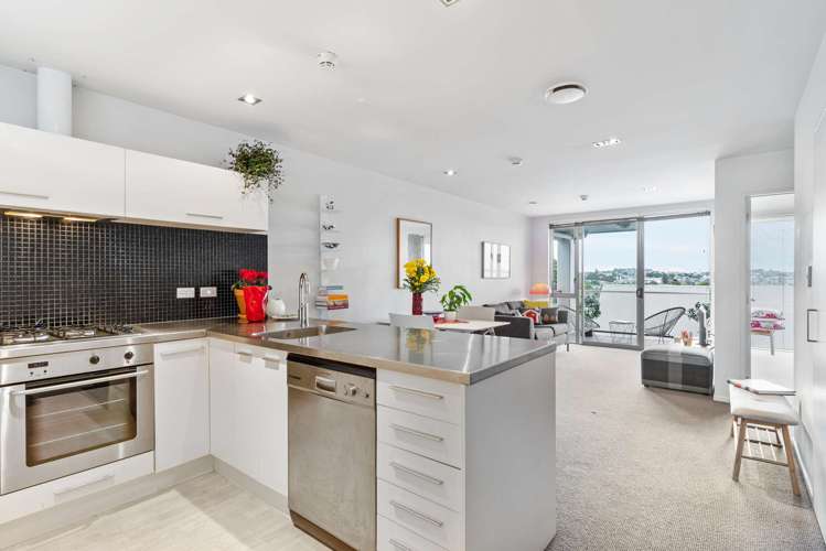 6V/435 New North Road Kingsland_3