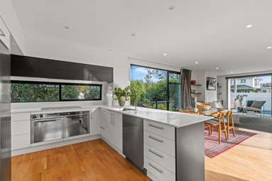 62 Straven Road_4