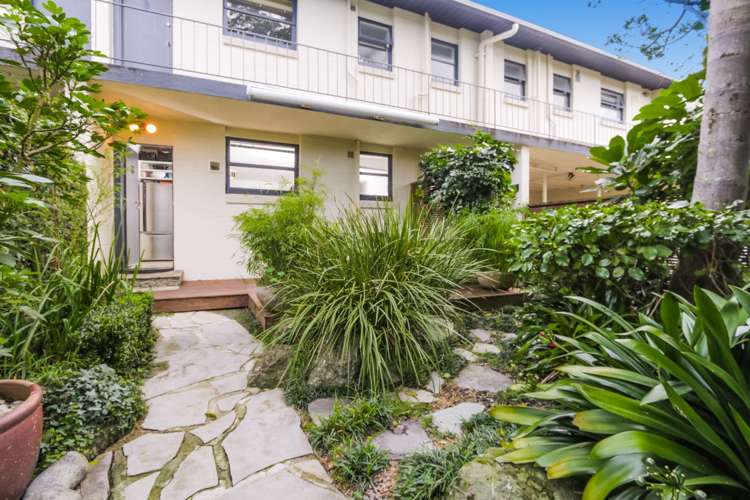 1/69a Landscape Road Mount Eden_1