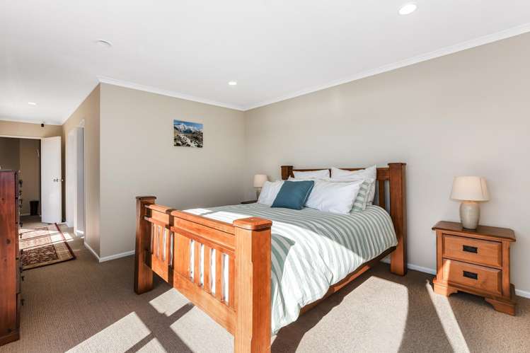 18 Leeward Drive Whitby_16