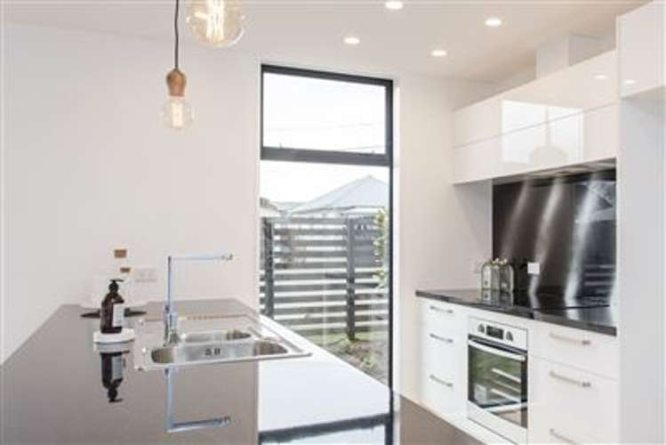 2/12 Southey Street Sydenham_6