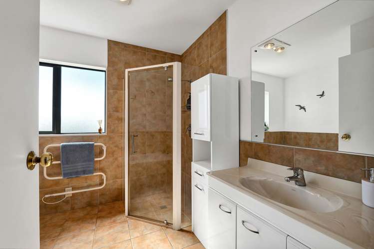 144 Monmouth Road Stratford_22