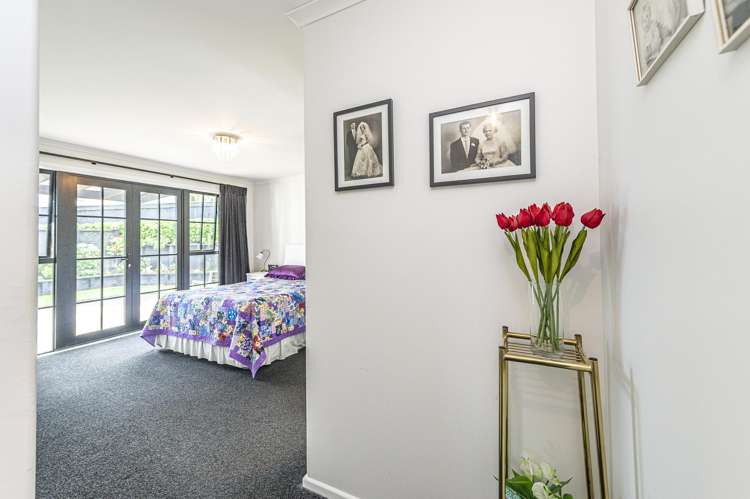 8 Lithgow Drive Otamatea_21