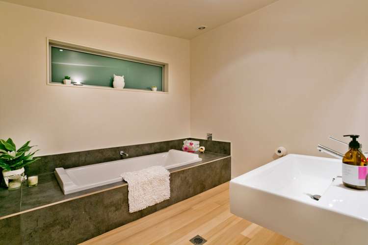 109 Beach Road Castor Bay_11