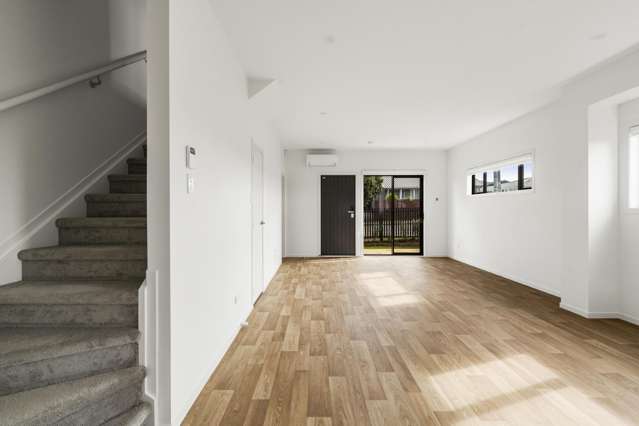 1/75 McAnnalley Street Manurewa East_2