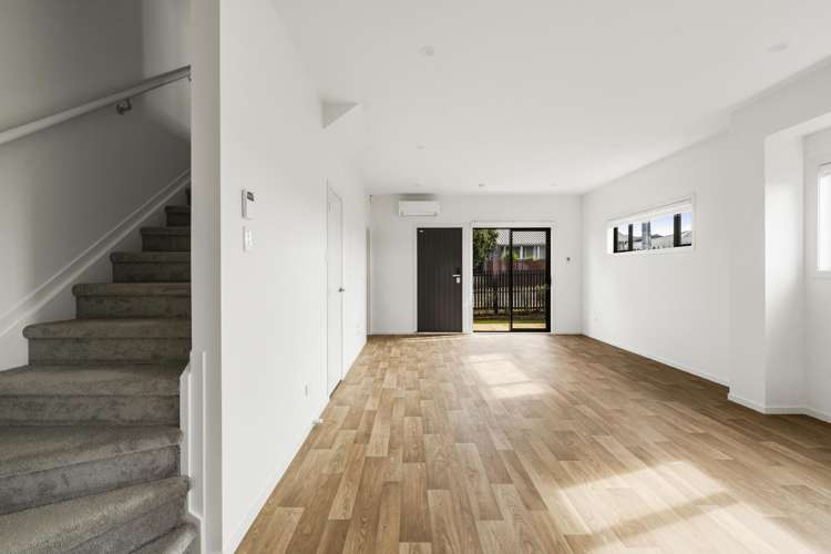 1/75 McAnnalley Street Manurewa East_2