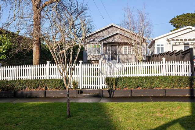 GORGEOUS CHARACTER BUNGALOW -  BREAK LEASE!
