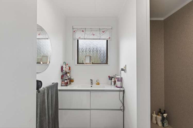 1/6 Hoyle Place Westown_18