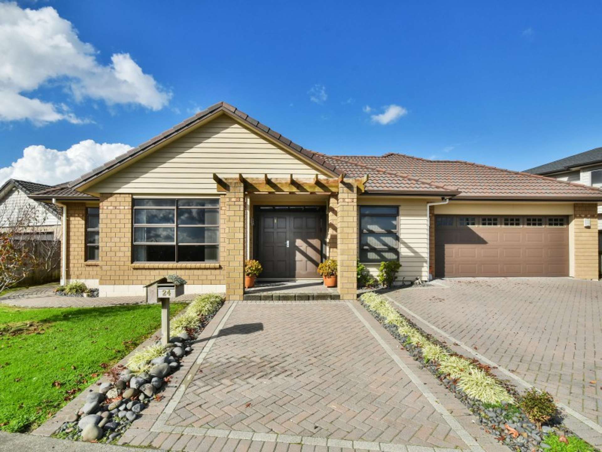 24 Salford Crescent Flat Bush_0