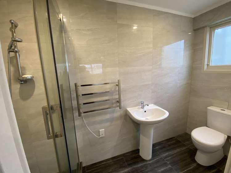 87 Royal View Road Te Atatu South_17