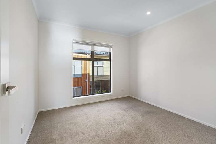 2/9 Vialou Street Hamilton Central_10