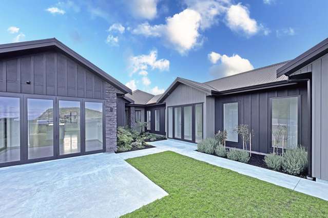 Brand New High Spec Home In Seven Oaks