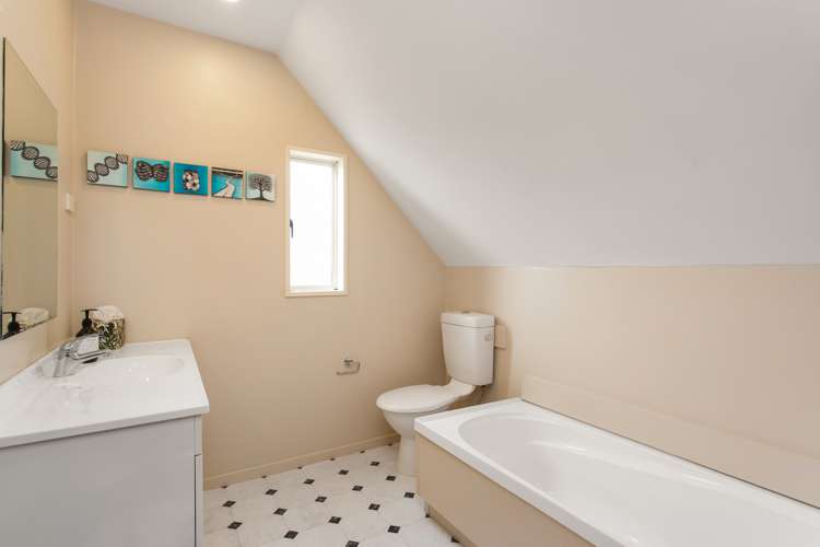 1/19 Waitikiri Drive Parklands_10