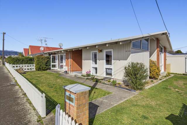 Sunny, spacious and close to town